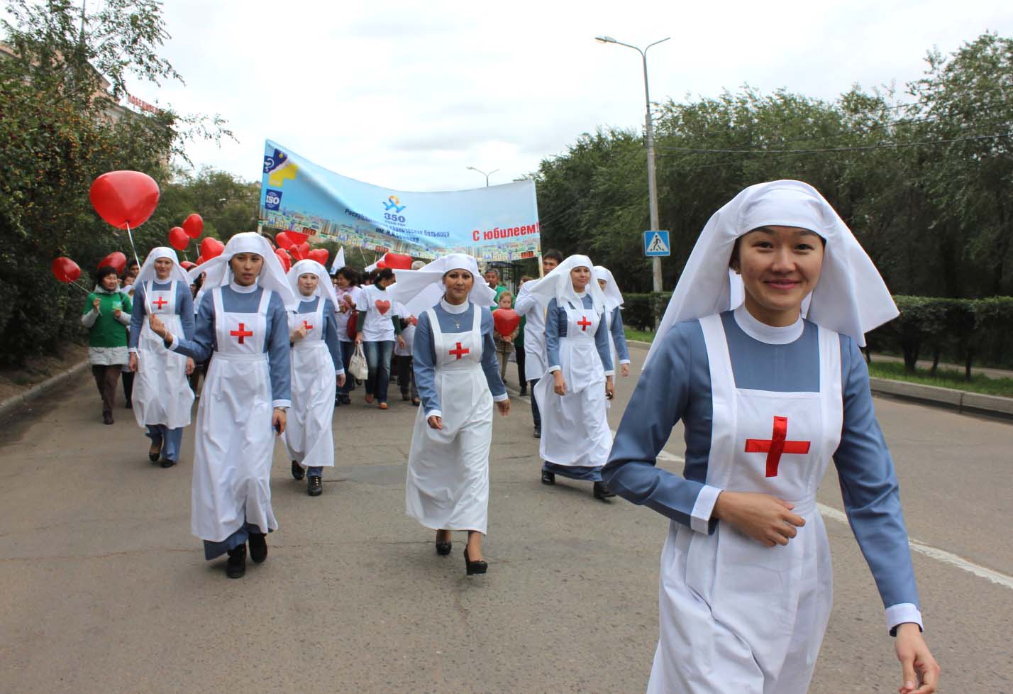 В РКБ поздравили медсестер и медбратьев с Международным Днем медицинской сестры