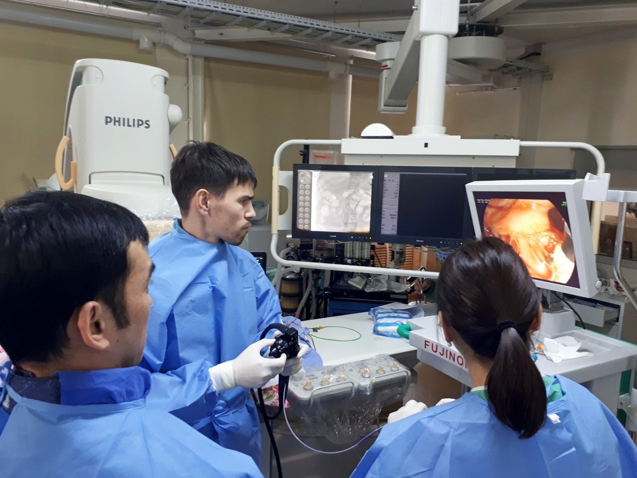Врачи-эндоскописты Республиканской больницы провели показательные операции в Монголии
