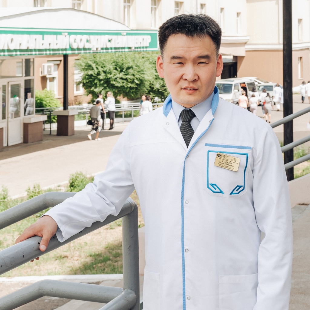 2 городская главврач. Итыгилов главный врач 4 больницы Улан-Удэ. Больница ДРКБ Улан Удэ.