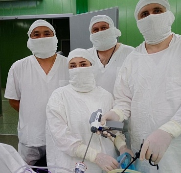 Хирурги Республиканской больницы впервые в Бурятии удалили аденому простаты без разреза