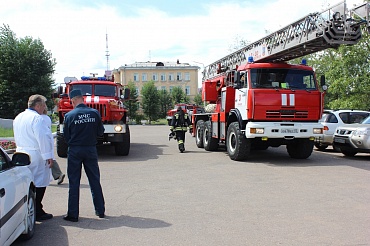 В Республиканской больнице проведены пожарно-тактические учения гарнизона пожарной охраны г. Улан-Удэ по ликвидации условного пожара на базе терапевтического корпуса 